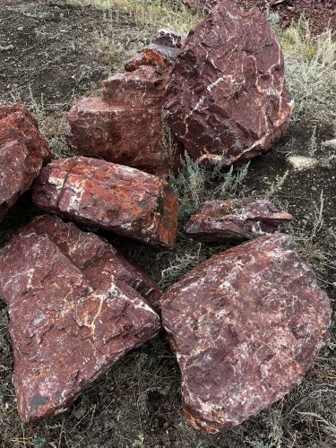 Ландшафтные глыбы красно-фиолетовые 200-1000 килограмм купить в Можайску