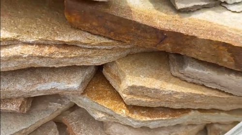 Плитняк златолит жёлтый золотистый для отмостки купить в Можайску