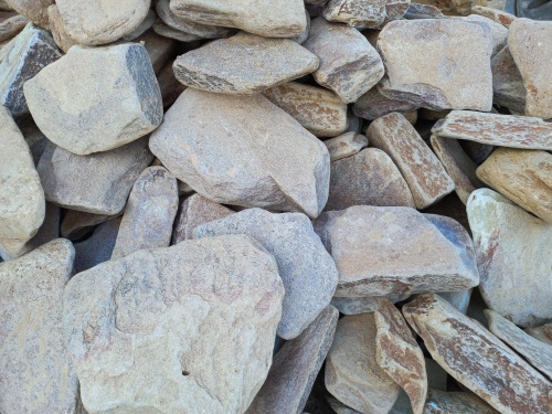 Златолит жёлтый, жёлто-зелёный глыбки и валуны для ланшафтного дизайна купить в Можайску