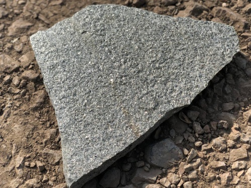 Плитняк златолит Уральский для цоколя, отмостки купить в Можайску