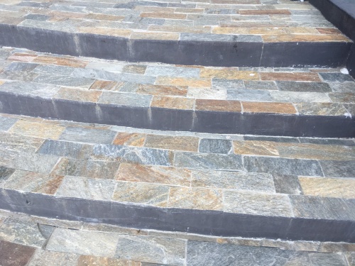 Плитка из Златолита Уральского для лестницы купить в Можайску