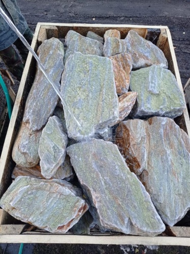 Златолит жёлтый, жёлто-зелёный глыбки и валуны для ланшафтного дизайна купить в Можайску