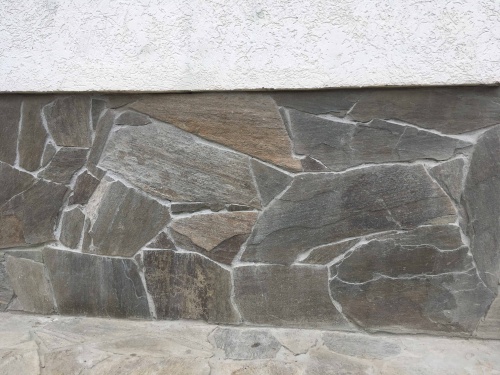 Плитняк златолит Уральский для цоколя, отмостки купить в Можайску