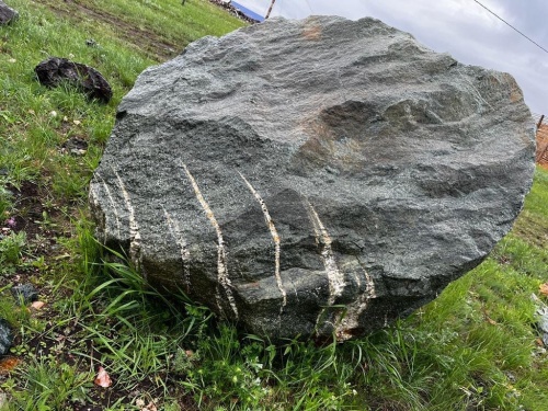 Гигантские зелёные валуны для ландшафтного дизайна весом более 5 тонн купить в Можайску