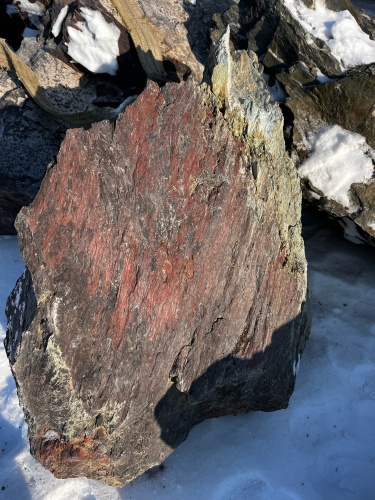 Ландшафтные глыбы красно-фиолетовые 200-1000 килограмм купить в Можайску