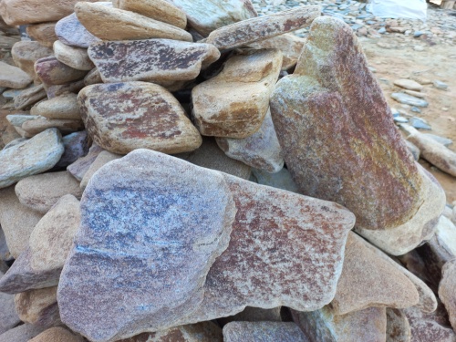 Златолит жёлтый, жёлто-зелёный глыбки и валуны для ланшафтного дизайна купить в Можайску