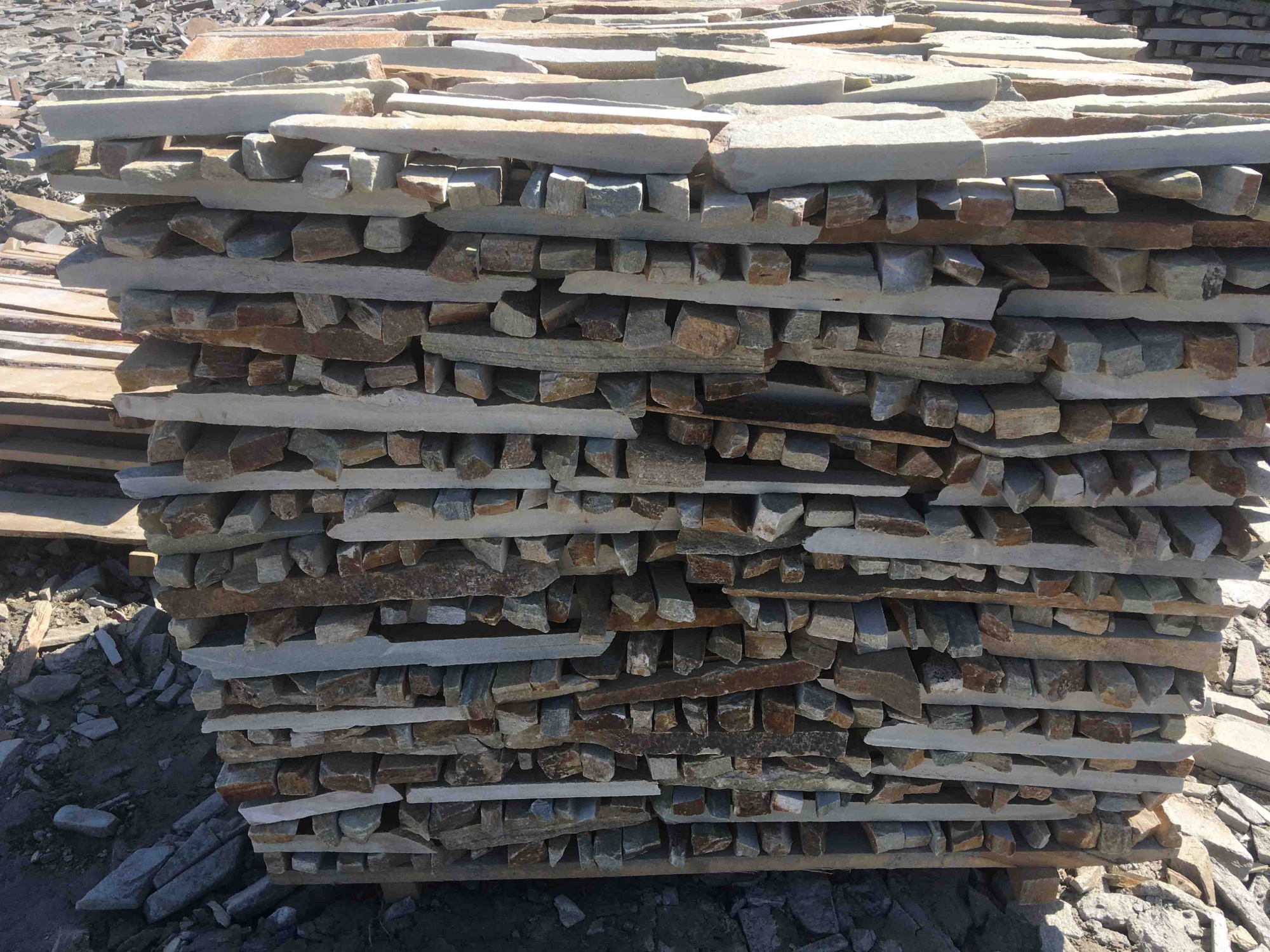 Горбушка златолит золотистый для облицовки купить в Можайску