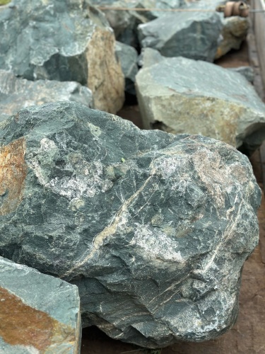 Камни для ландшафтного дизайна зелёные 10-60 килограмм купить в Можайску