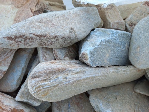 Златолит жёлтый, жёлто-зелёный глыбки и валуны для ланшафтного дизайна купить в Можайску