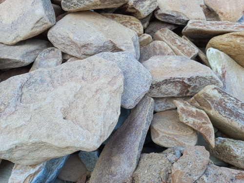 Златолит жёлтый, жёлто-зелёный глыбки и валуны для ланшафтного дизайна купить в Можайску