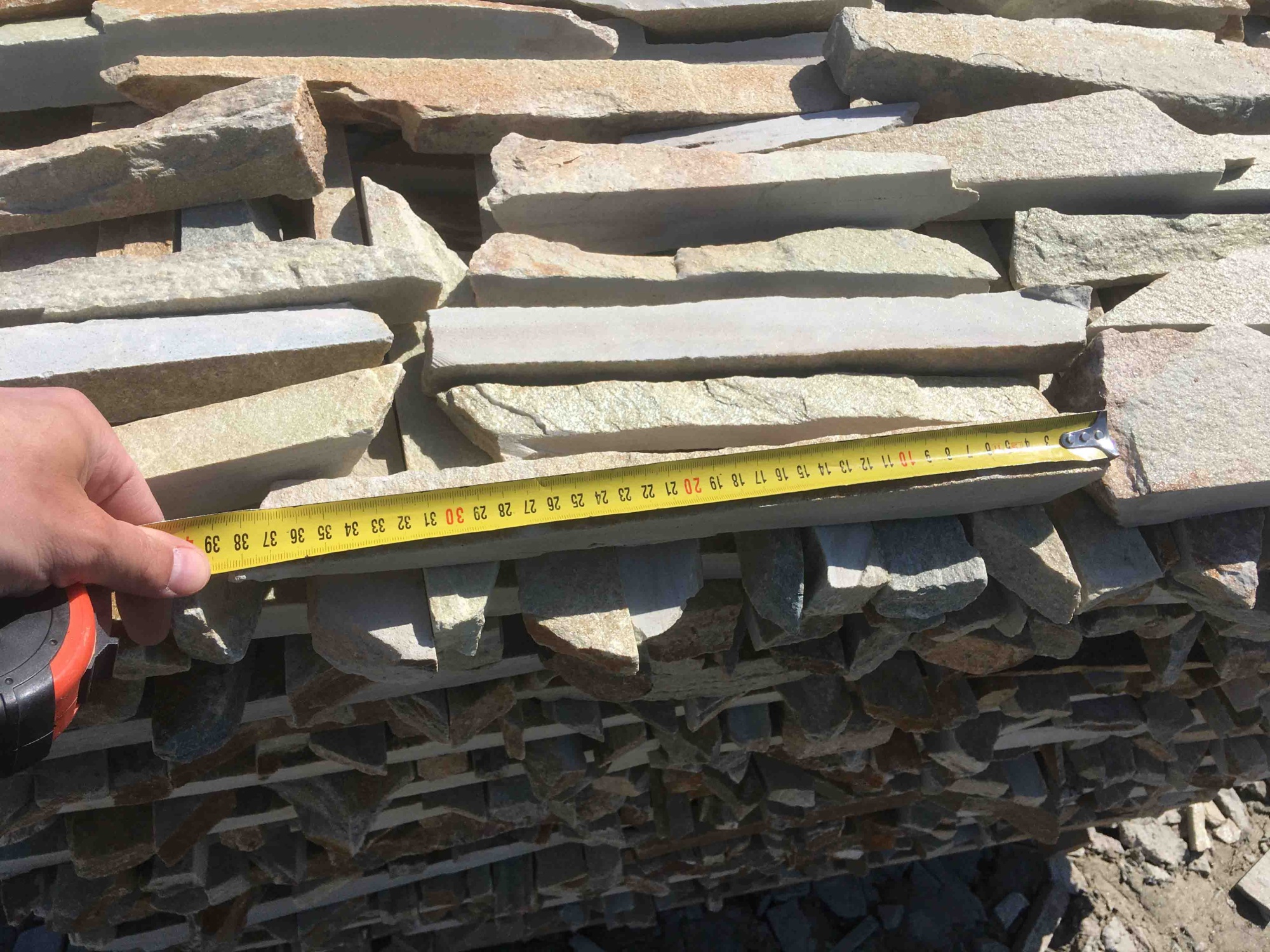 Горбушка златолит золотистый для облицовки купить в Можайску