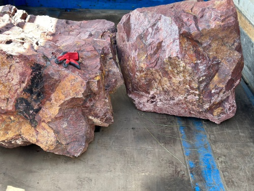 Ландшафтные глыбы красно-фиолетовые 200-1000 килограмм купить в Можайску