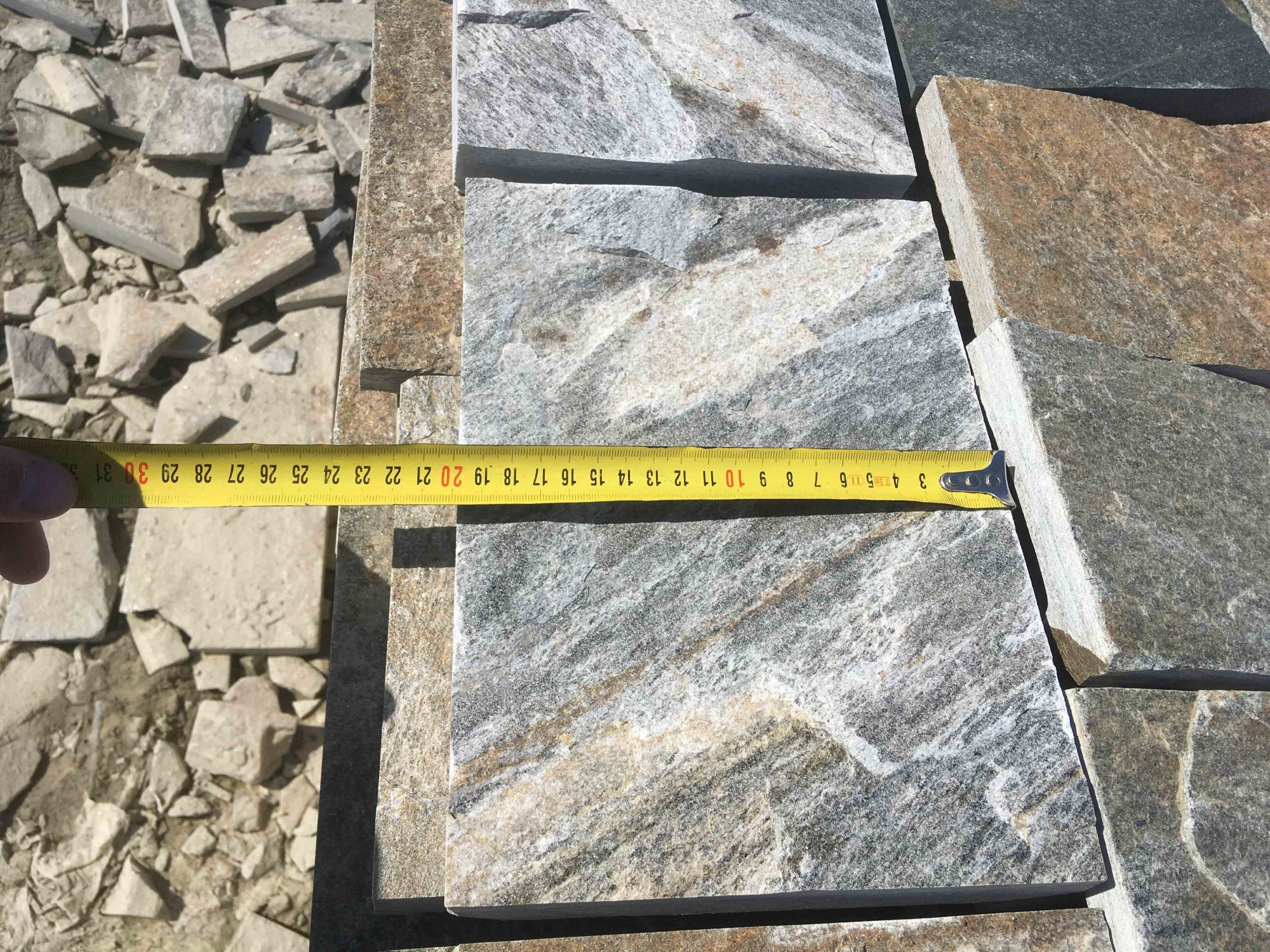 Плитка пилёная златолит Уральский для цоколя, отмостки купить в Можайску