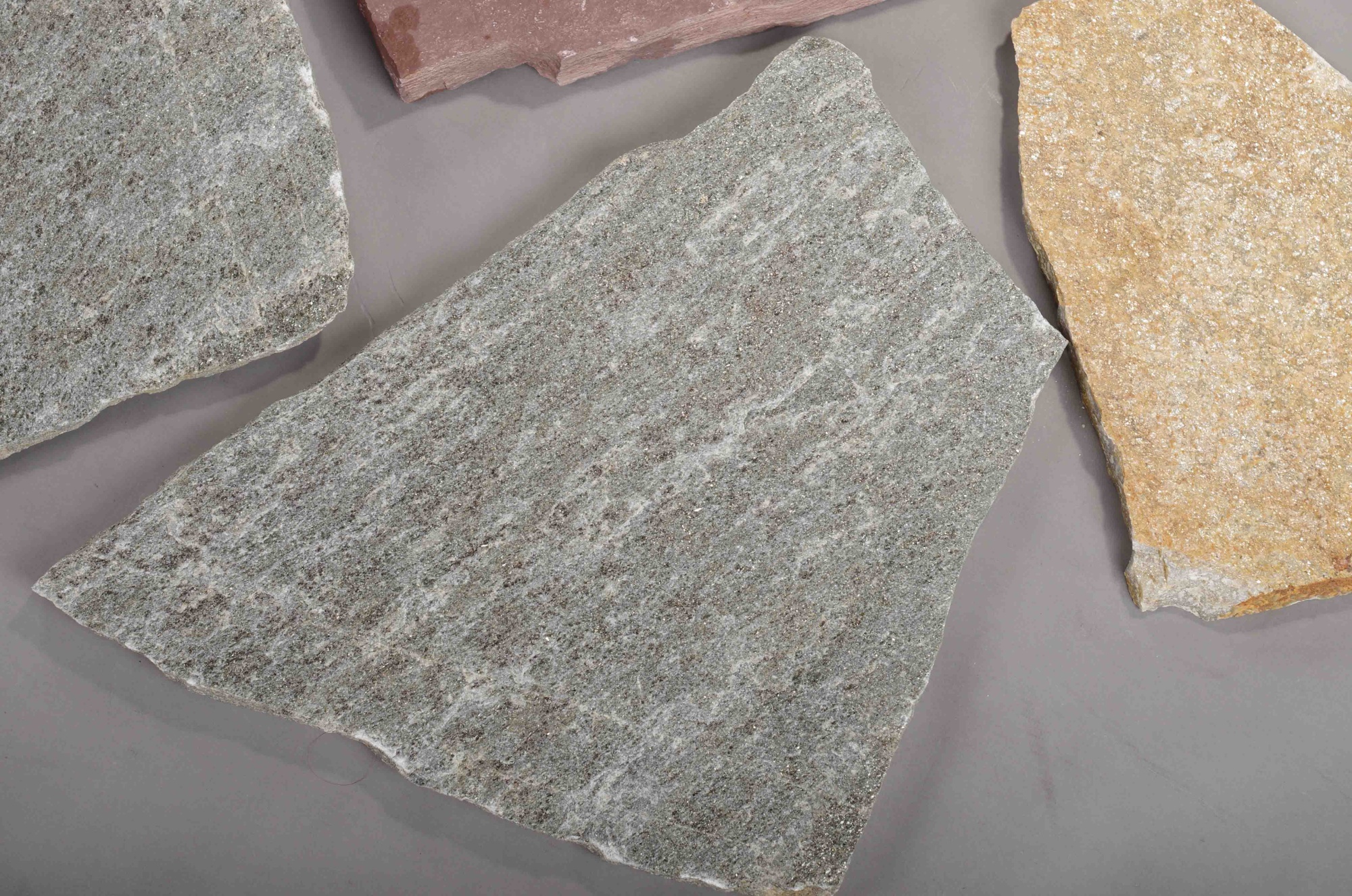 Плитняк златолит Уральский  для фасада купить в Можайску