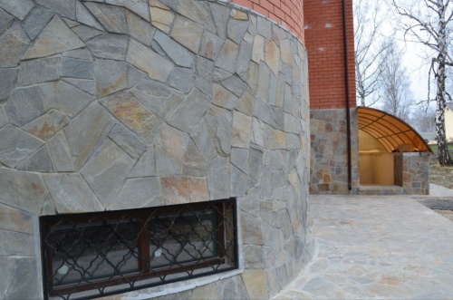 Плитняк златолит Уральский для цоколя, отмостки купить в Можайску